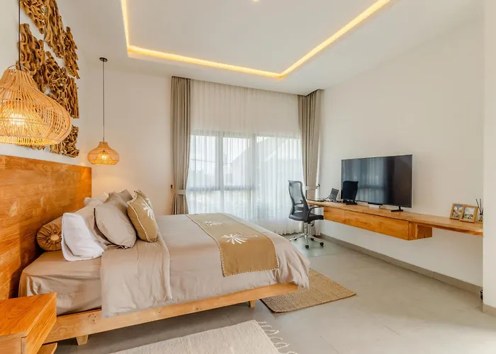 Marylise 3br With Private Pool In