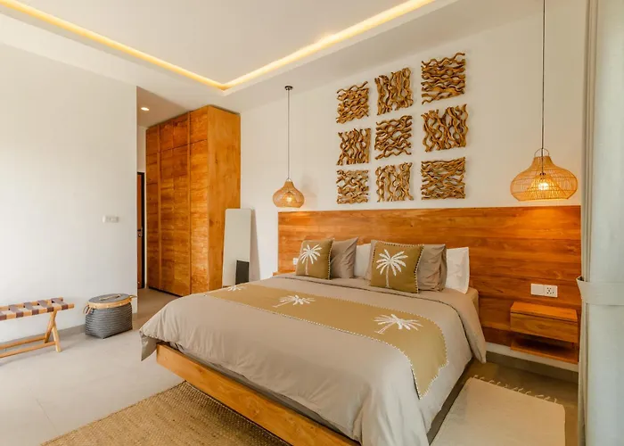 Marylise 3br With Private Pool In Villa